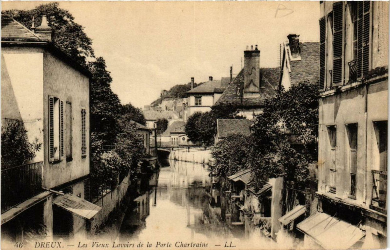 Carte postale ancienne Dreux - Les Vieux Lavoirs de la Porte Chartraine à Dreux
