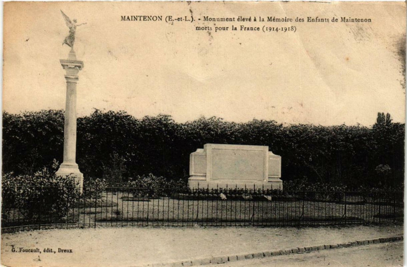 Carte postale ancienne Maintenon - Monument élevé a la Mémoire des Enfants de Maintenon à Maintenon