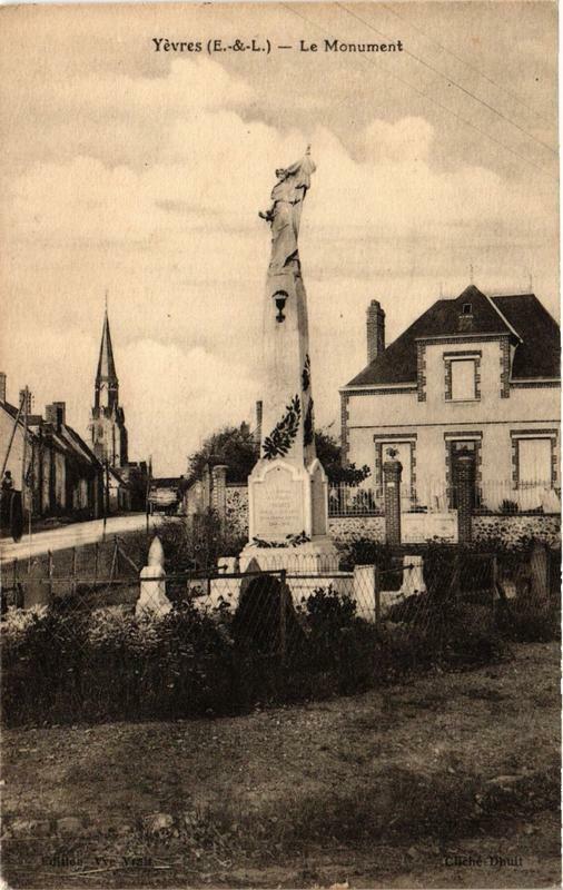 Carte postale ancienne Yevres - Le Monument à Yèvres