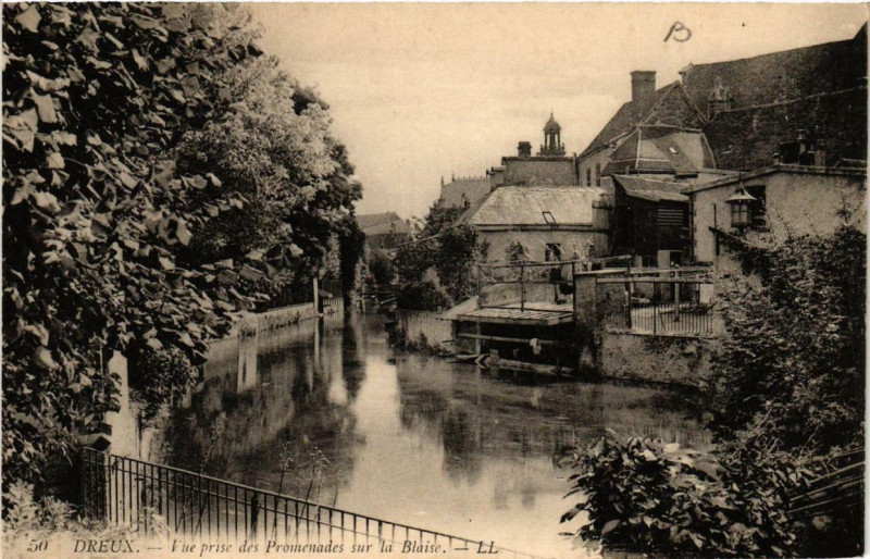 Carte postale ancienne Dreux - Vue prise des promenades sur la Blaise à Dreux