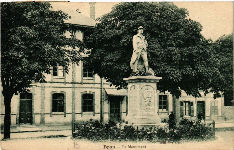 Carte postale ancienne Brou - Le Monument à Brou