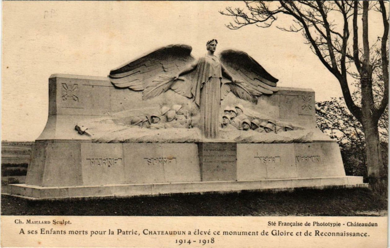 Carte postale ancienne Chateaudun - Monument Gloire et de Reconnaissance à Châteaudun
