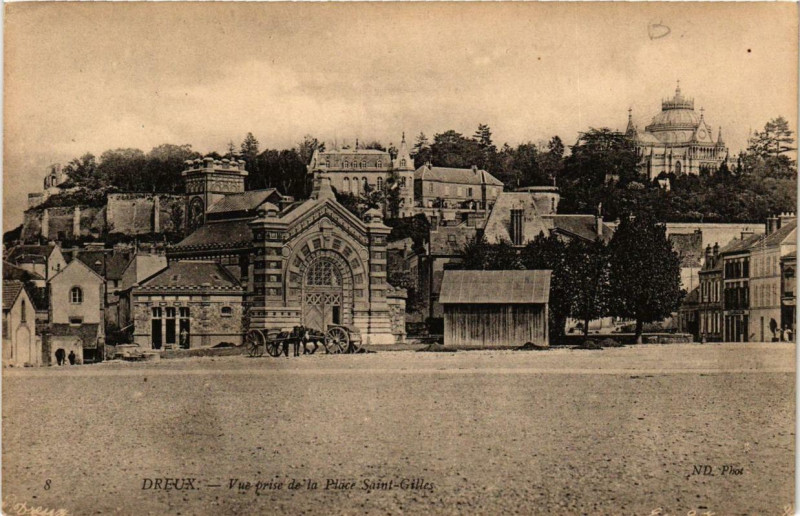 Carte postale ancienne Dreux - Vue prise de la Place Saint-Gilles à Dreux