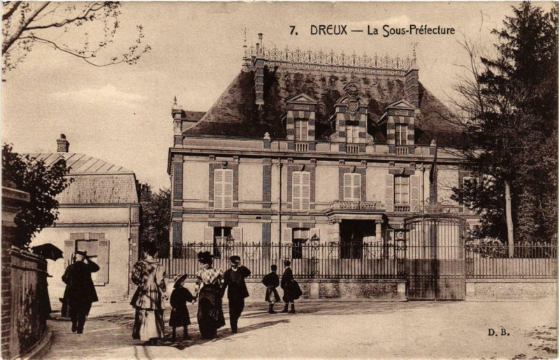 Carte postale ancienne Dreux - La Sous Préfecture à Dreux