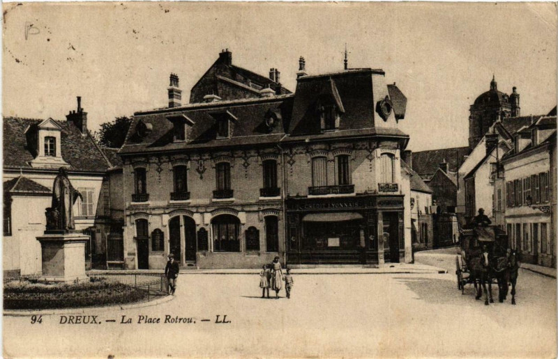 Carte postale ancienne Dreux - La Place Rotrou à Dreux