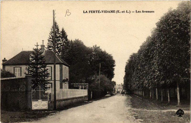 Carte postale ancienne La Ferte-Vidame - Les Avenues à La Ferté-Vidame