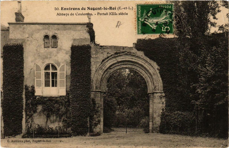 Carte postale ancienne Abbaye de Coulombs Portail XIIIe siecle à Coulombs