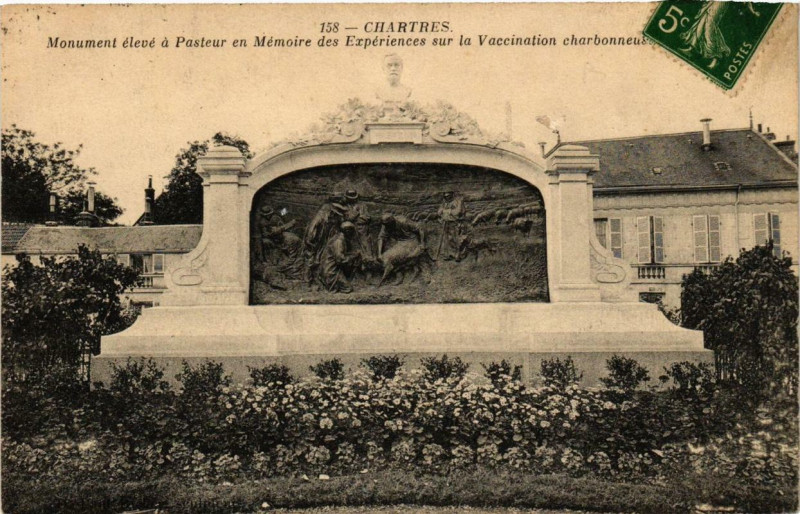 Carte postale ancienne Chartres - Monument élevé a Pasteur en Mémoire des Expériences à Chartres