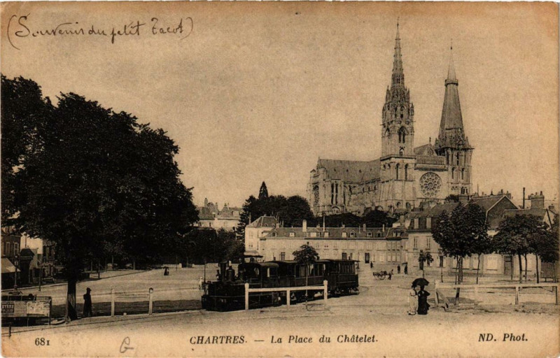 Carte postale ancienne Chartres - La Place du Chatelet à Chartres