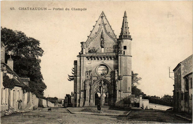 Carte postale ancienne Chateaudun - Portail du Champdé à Châteaudun