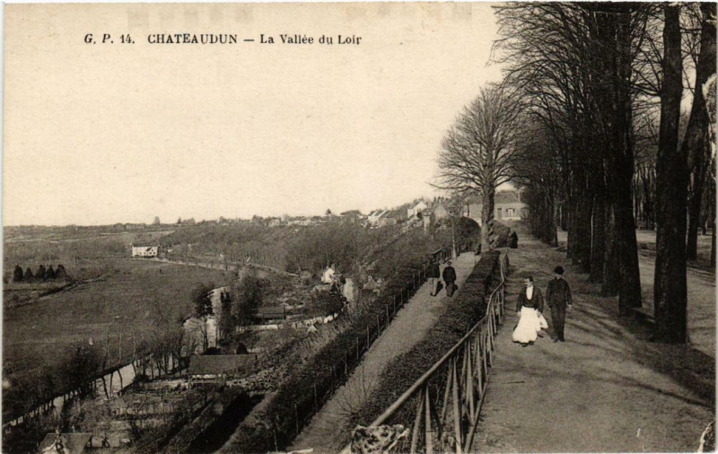Carte postale ancienne Chateaudun - La Vallée du Loir à Châteaudun