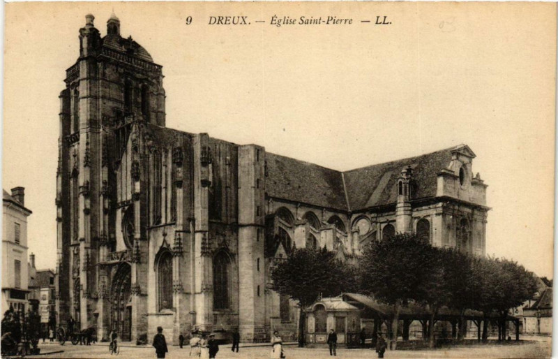 Carte postale ancienne Dreux - Eglise Saint-Pierre à Dreux