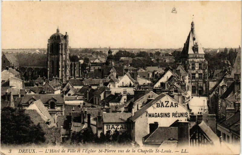 Carte postale ancienne Dreux - Hotel de Ville et Eglise Saint-Pierre à Dreux
