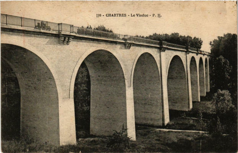 Carte postale ancienne Chartres - Le Viaduc à Chartres