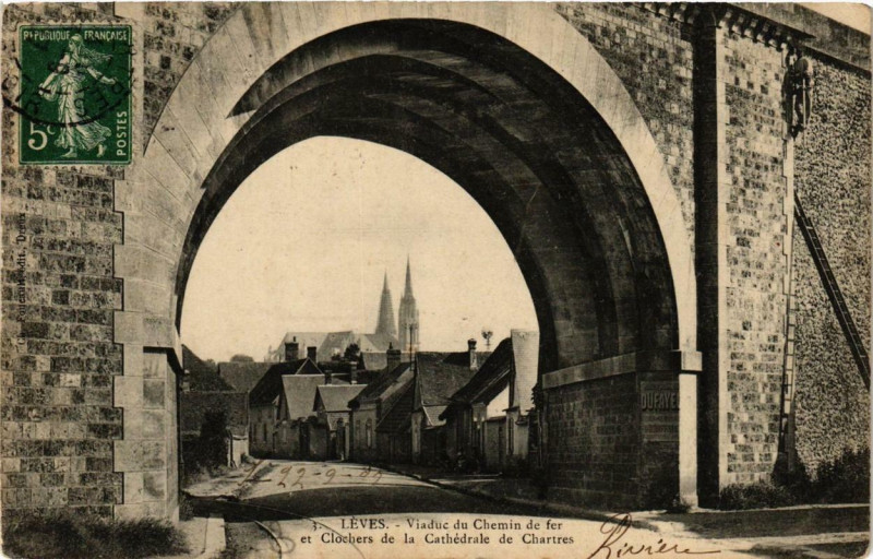 Carte postale ancienne Leves - Viaduc du Chemin de fer à Lèves