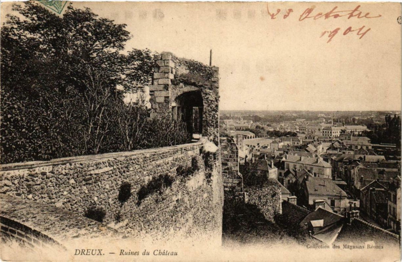 Carte postale ancienne Dreux - Ruines du Chateau à Dreux