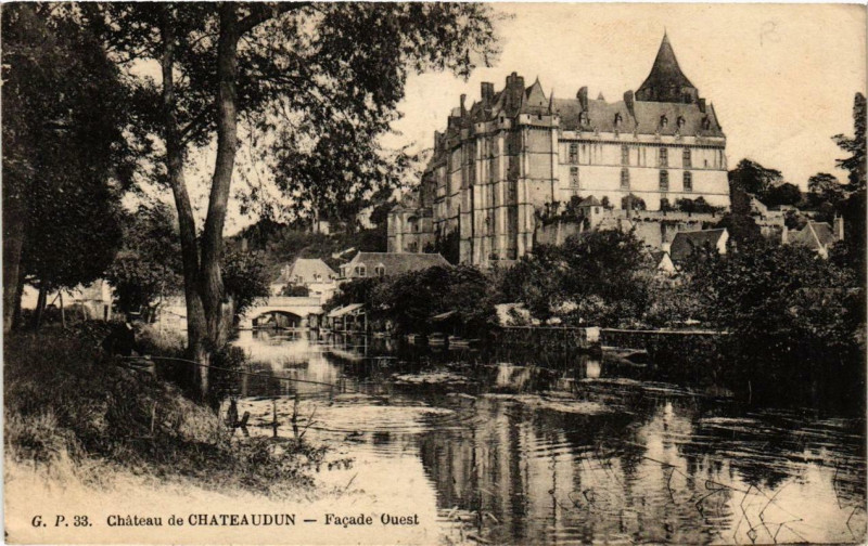 Carte postale ancienne Chateau de Chateaudun - Facade Ouest à Châteaudun