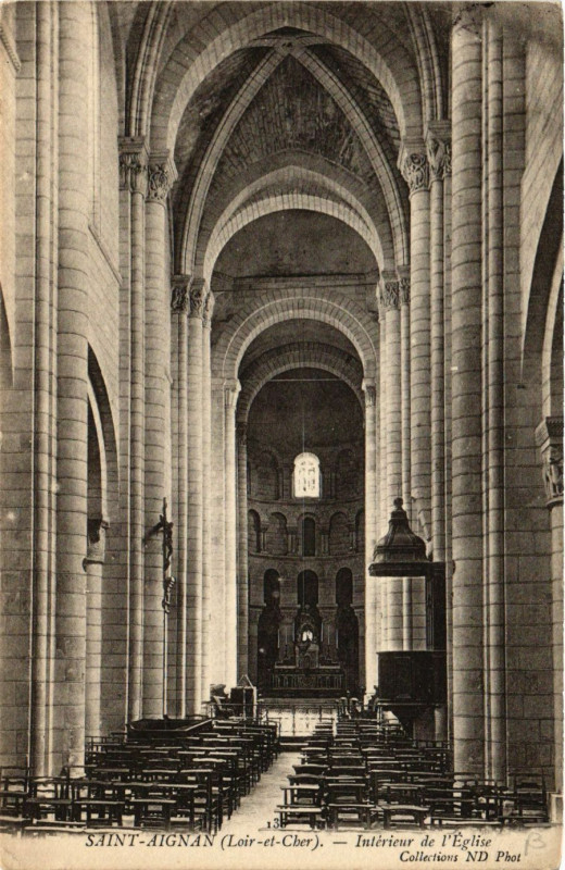 Carte postale ancienne Saint-Aignan - Interieur de lEglise à Saint-Aignan