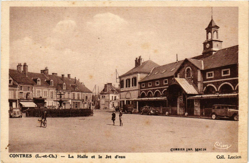 Carte postale ancienne Contres - La Halle et le Jet d'eau