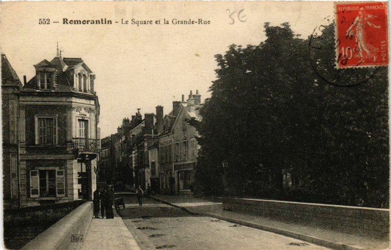 Carte postale ancienne Romorantin - Le Square et la Grande-Rue
