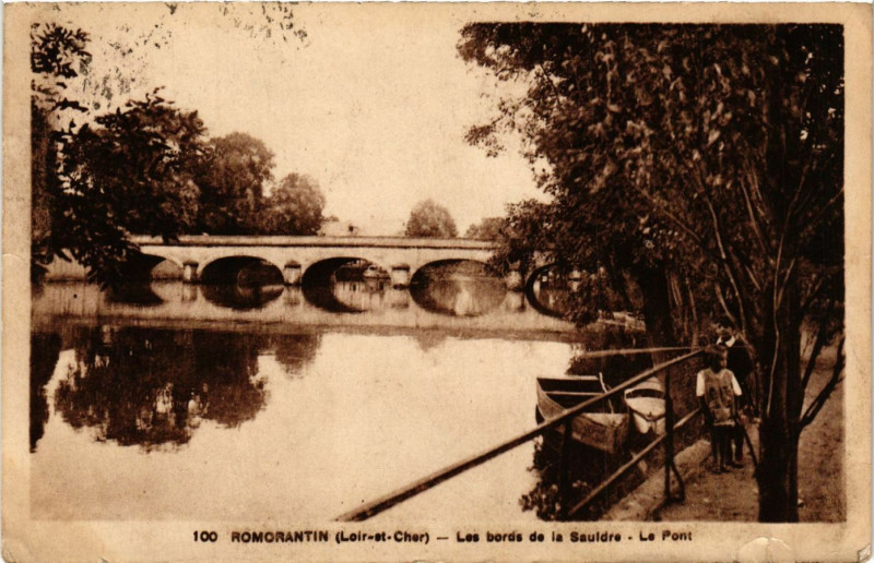 Carte postale ancienne Romorantin (Loir et Cher) - Les bords de la Sauldre - Le Pont