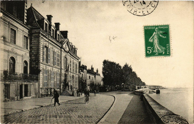 Carte postale ancienne Blois - L'Hotel de Ville à Blois