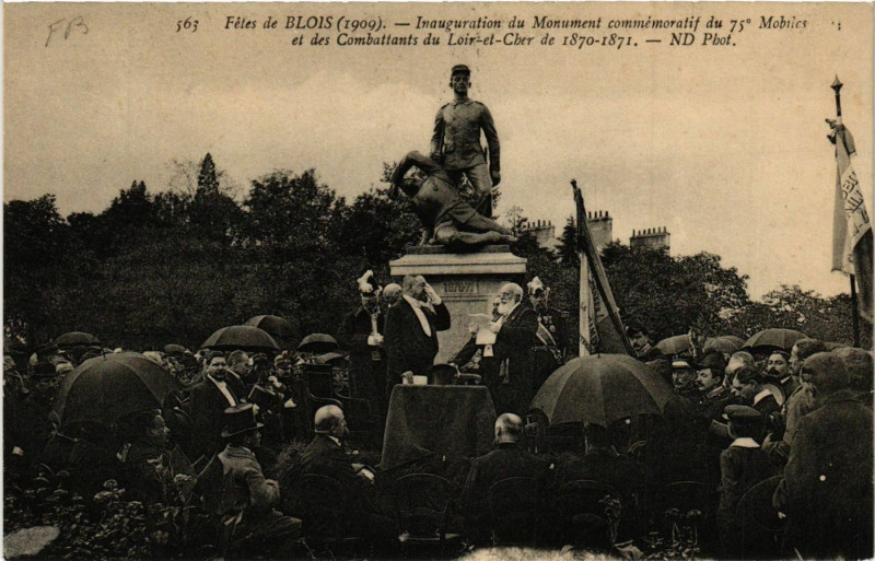 Carte postale ancienne Fetes de Blois (1909) - Inauguration du Monument commemoratif du à Blois