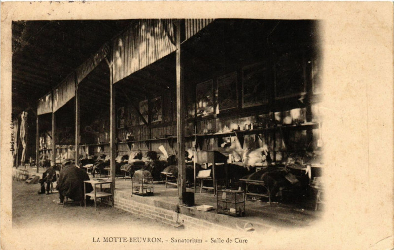 Carte postale ancienne La Motte-Beucron - Sanatorium - Salle de Cure