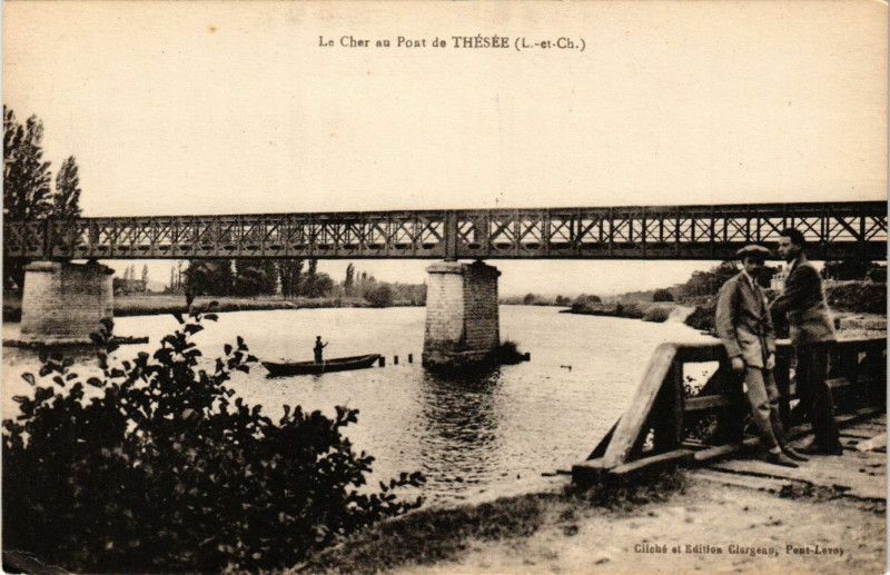 Carte postale ancienne La Cher au Pont de Thesée à Thésée