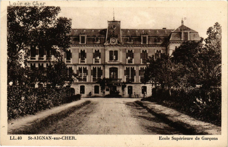 Carte postale ancienne Saint-Aignan-sur-Cher - Ecole Superieure de Garcons à Saint-Aignan