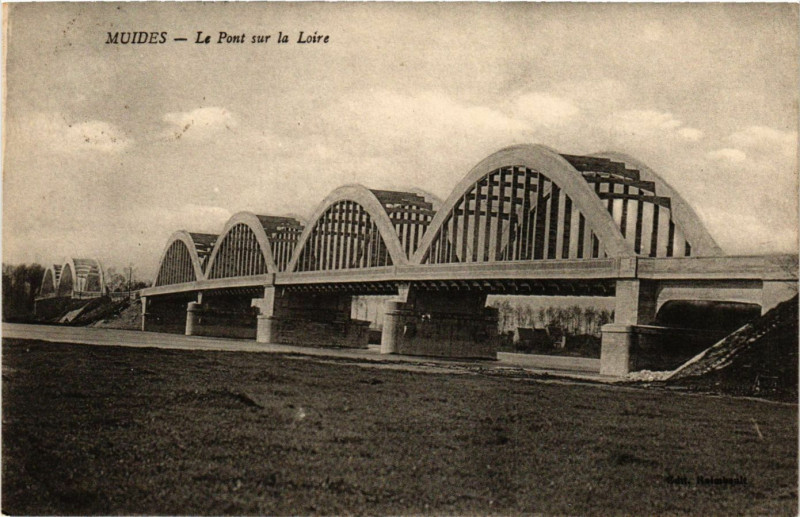 Carte postale ancienne Muides - Le Pont sur la Loire