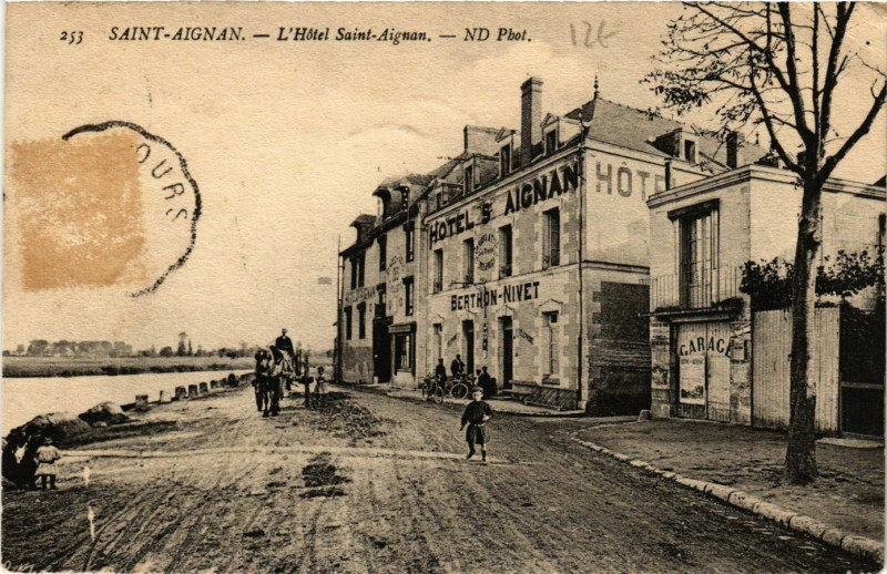 Carte postale ancienne Saint-Aignan - L'Hotel Saint-Aignan à Saint-Aignan