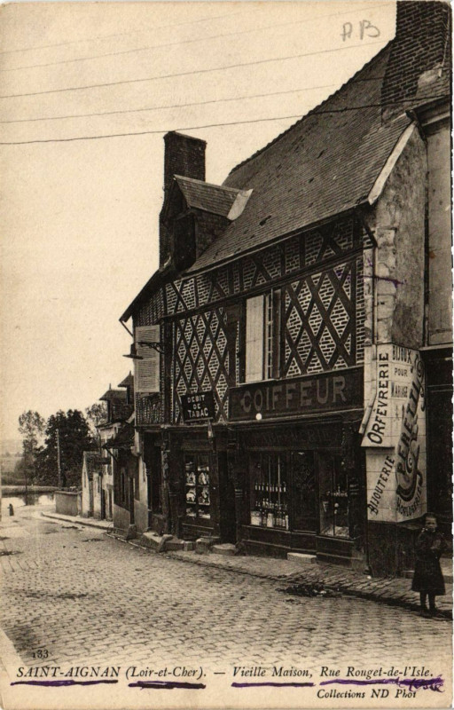 Carte postale ancienne Saint-Aignan - Vieille Maison Rue Rouget-de-l'Isle à Saint-Aignan