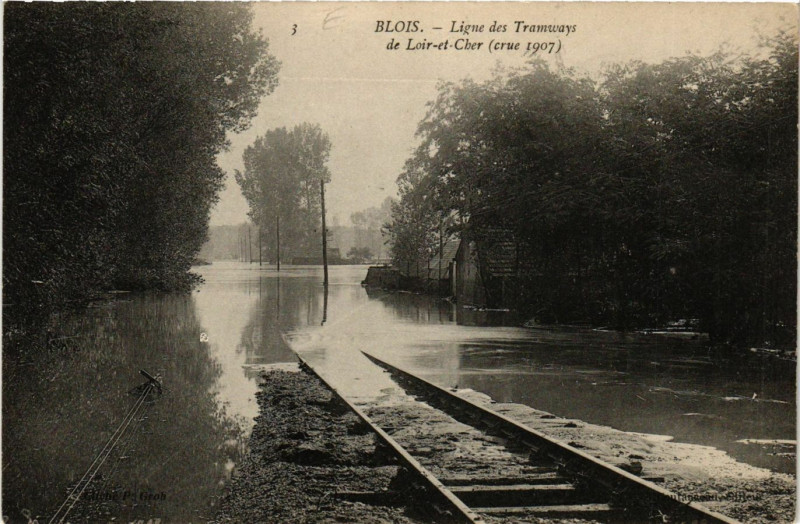Carte postale ancienne Blois - Ligne des Tramways de Loir-et-Cher (crue 1907) à Blois