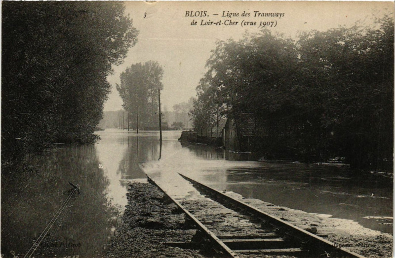 Carte postale ancienne Blois - Ligne des Tramways de Loir-et-Cher (crue 1907) à Blois