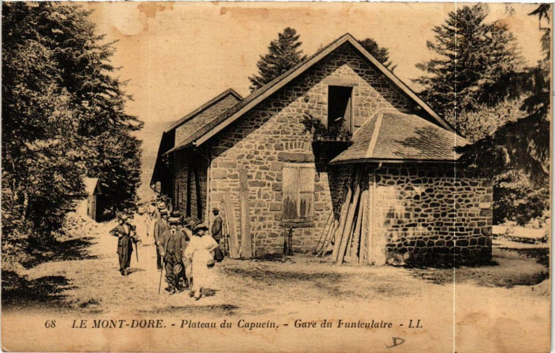 Carte postale ancienne Le Mont-Dore Plateau du Capucin Gare du Funiculaire à Mont-Dore