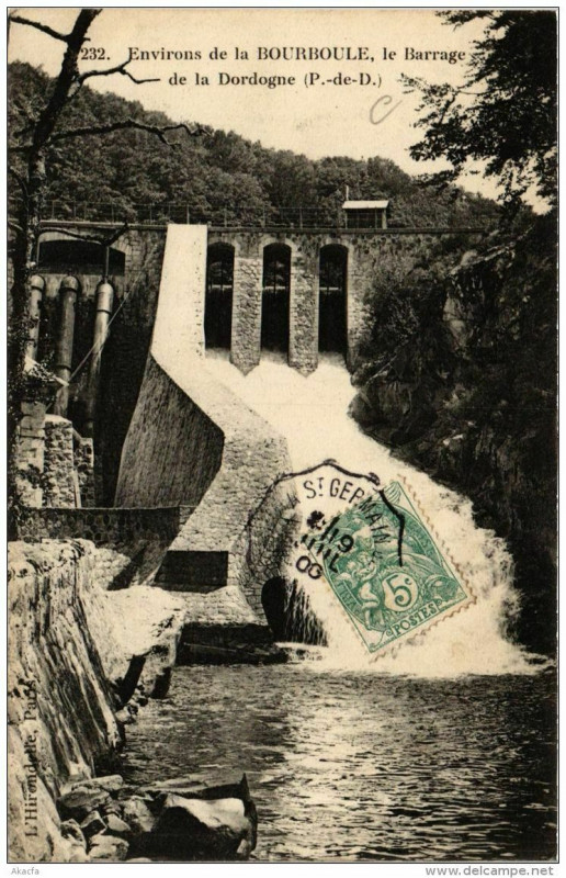 Carte postale ancienne Env. de La Bourboule Le Barrage de la Dordogne à La Bourboule