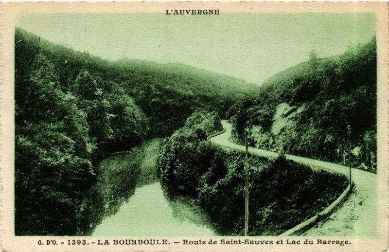Carte postale ancienne La Bourboule Route de Saint-Sauves et Lac du Barrage à La Bourboule