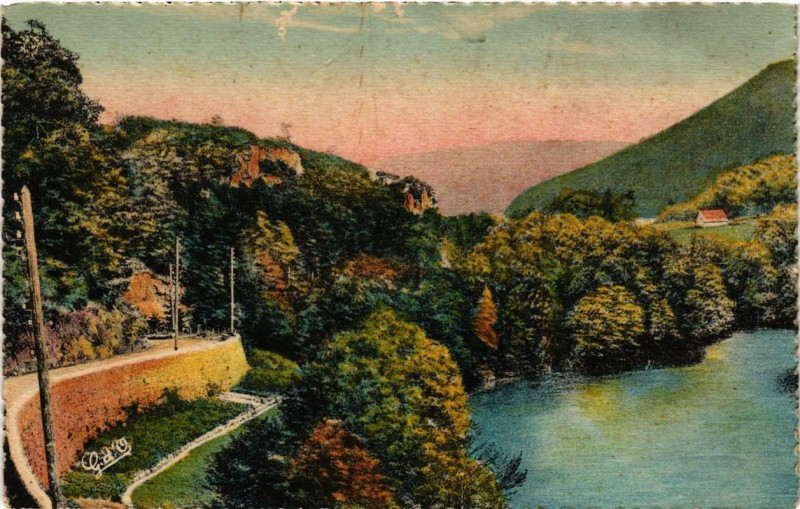 Carte postale ancienne La Bourboule Lac du Barrage Vallée de la Dordogne à La Bourboule
