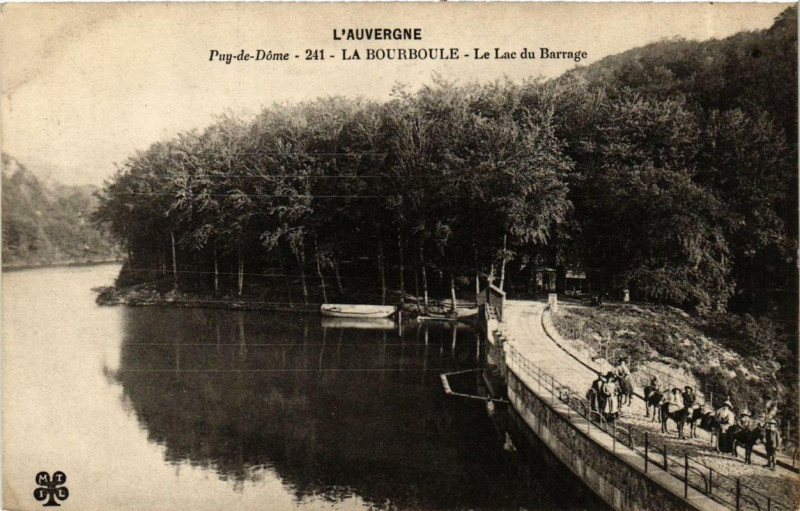 Carte postale ancienne La Bourboule Le Lac du Barrage à La Bourboule