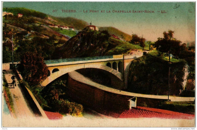 Carte postale ancienne Thiers Le Pont et la Chapelle Saint-Roch à Thiers