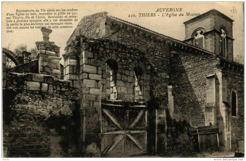 Carte postale ancienne Thiers L'Eglise du Moutier à Thiers