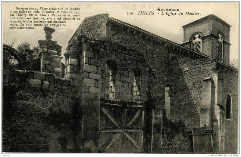 Carte postale ancienne Thiers L'Eglise du Moutier à Thiers