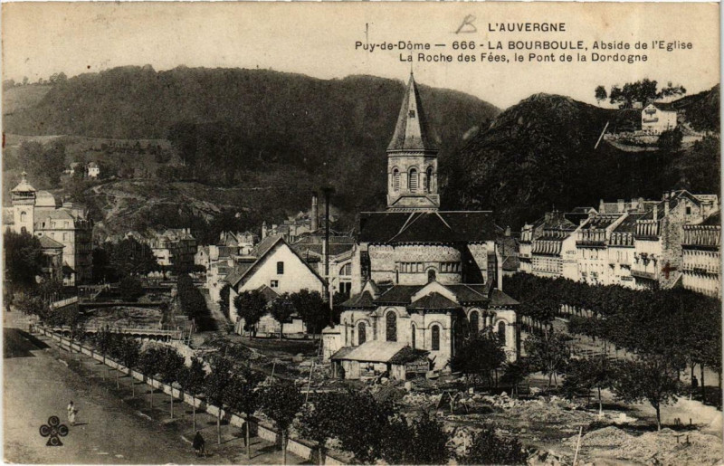 Carte postale ancienne La Bourboule Abside de l'Eglise La Roche des Fées à La Bourboule
