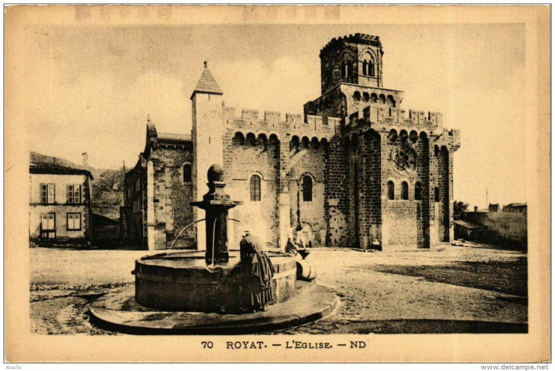 Carte postale ancienne Royat L'Eglise à Royat