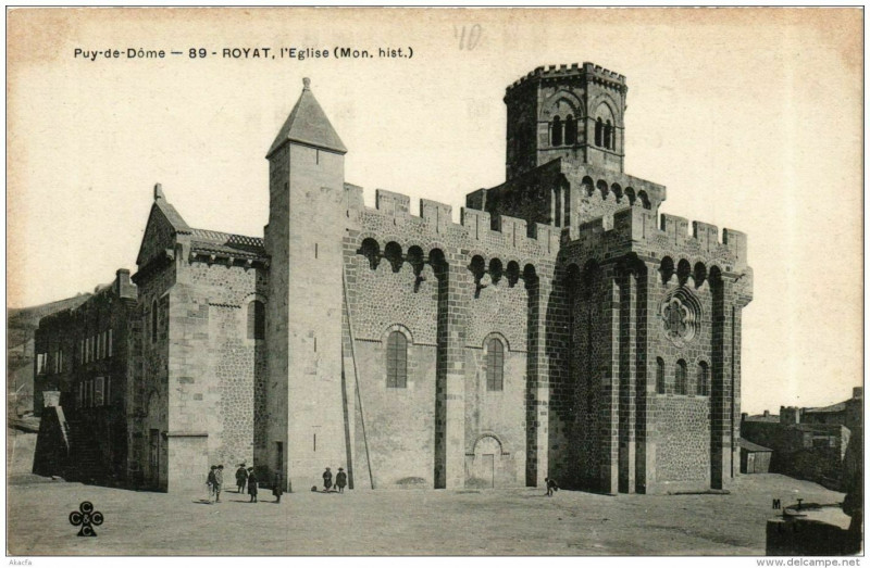 Carte postale ancienne Royat L'Eglise à Royat