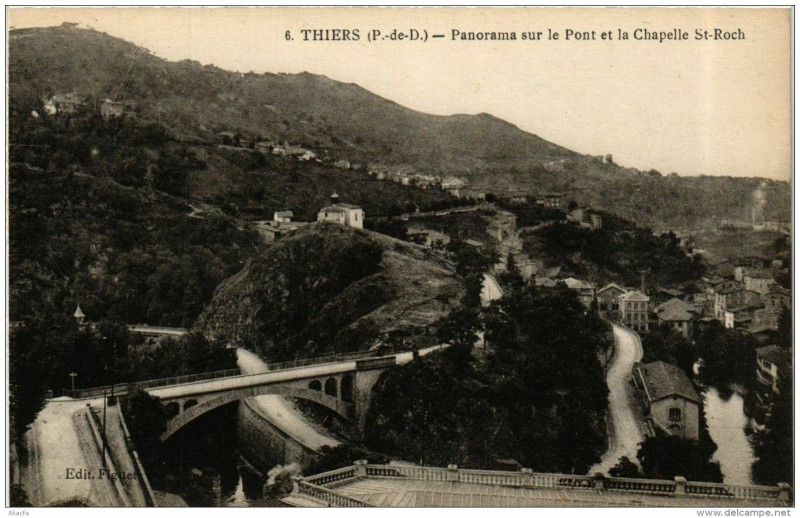 Carte postale ancienne Thiers Panorama sur le Pont et la Chapelle Saint-Roch à Thiers