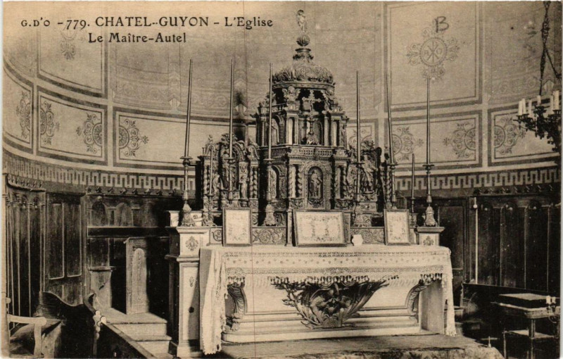 Carte postale ancienne Chatel-Guyon L'Eglise Le Maitre-Autel à Châtel-Guyon