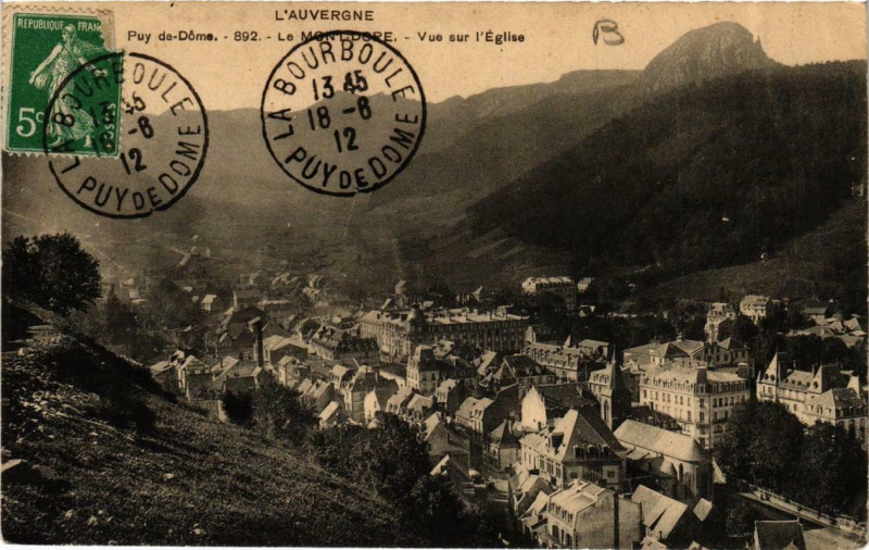 Carte postale ancienne Le Mont-Dore Vue sur l'Eglise à Mont-Dore