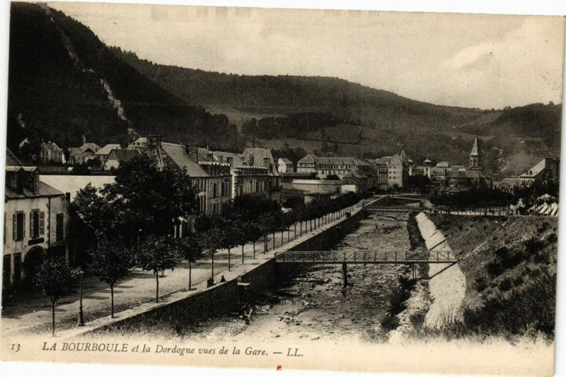 Carte postale ancienne La Bourboule et la Dordogne vues de la Gare à La Bourboule